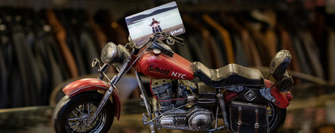 GC ZZZ - Gift card classic put on a motorcycle model